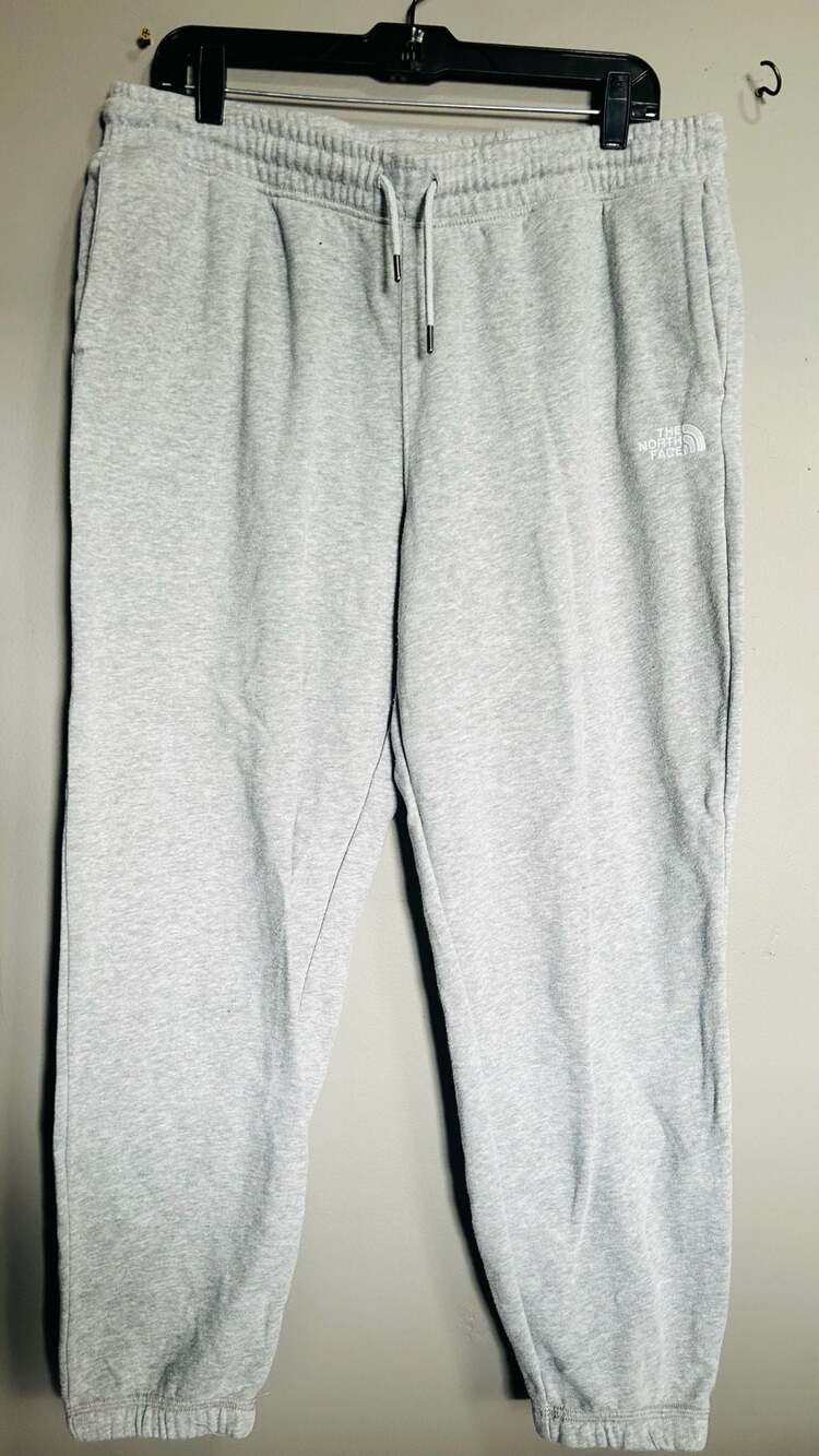 The North Face Evolution Logo Jogger Sweatpants Gray. Pc 142
